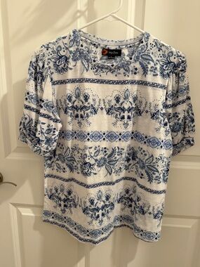 Indigo Poppy pretty blue shirt. large